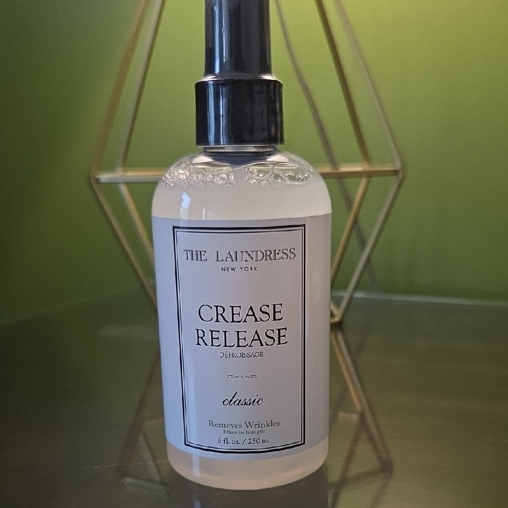 The Laundress Crease Release - Black and White